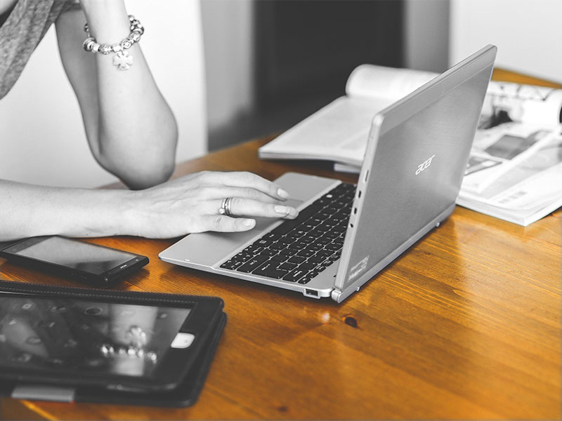 HP-Emb-change-800×600-bwcol
